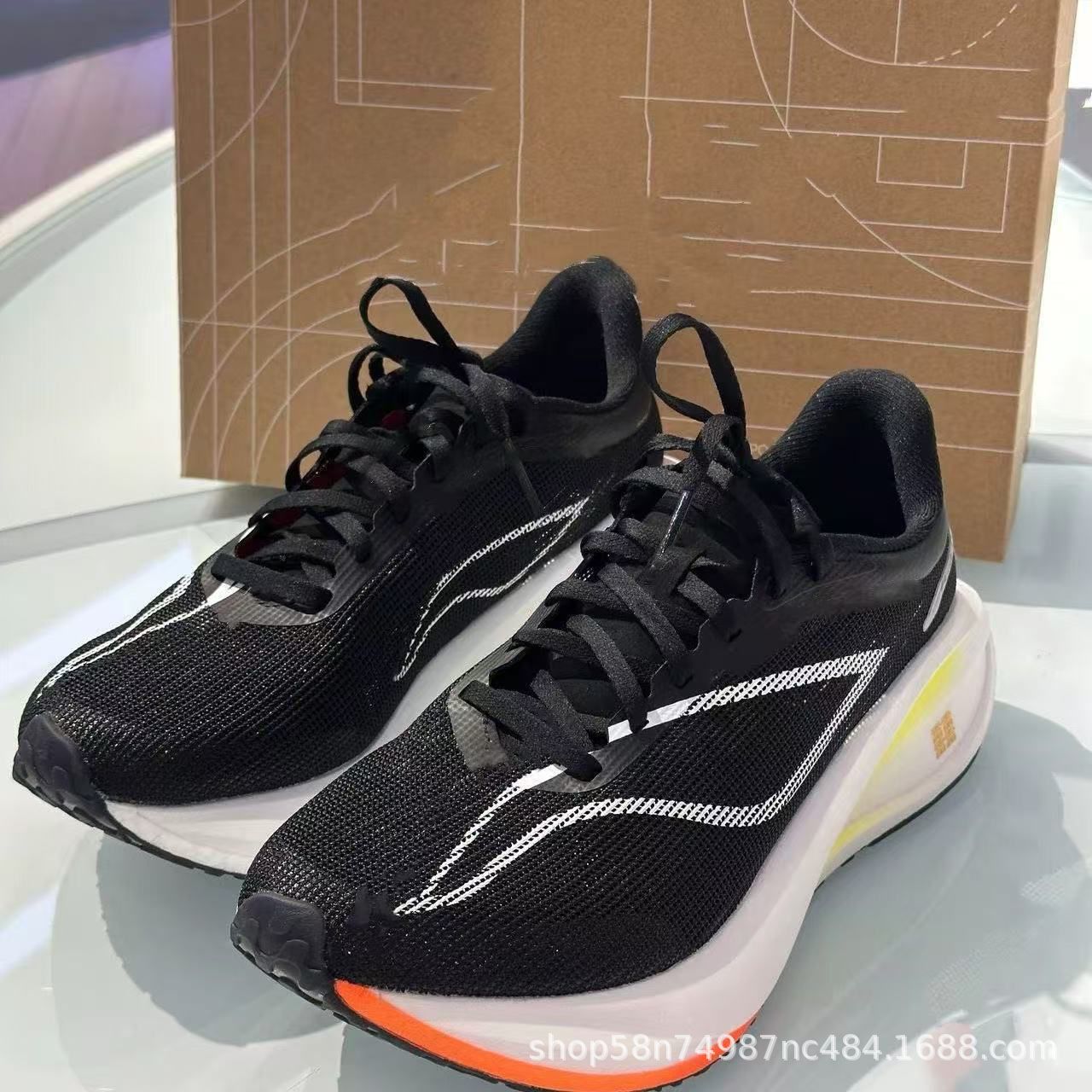 새로운 초경량 남성 스포츠 신발 가볍고 통기성이 뛰어난 - Sneaker Career 리뷰 및 가격